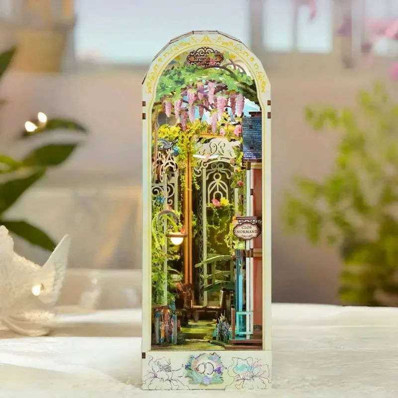 Book Nook - Giverny Garden - Image 5